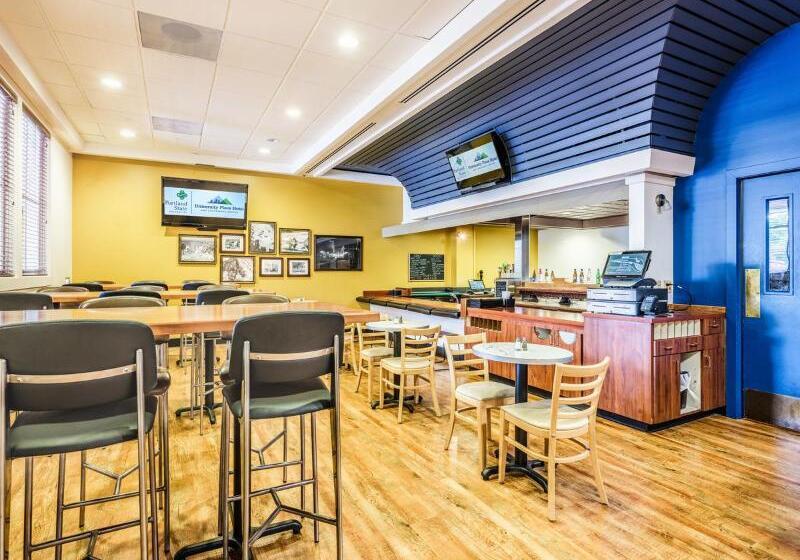 University Place Hotel And Conference Center