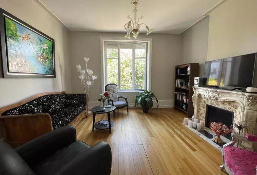 Aamiaismajoitus (B&B) La Maison Bleue « la Charade »