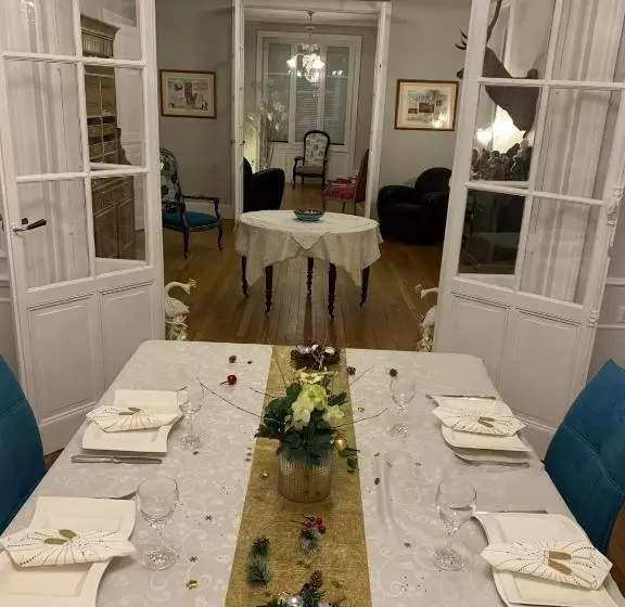 Aamiaismajoitus (B&B) La Maison Bleue « la Charade »