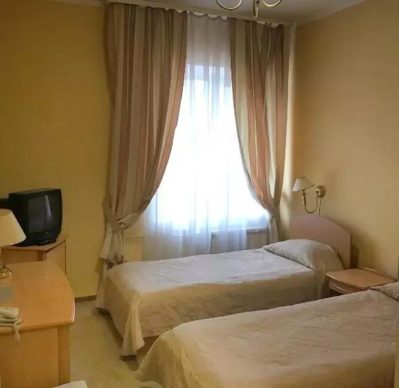 Hotelli готель ягодин