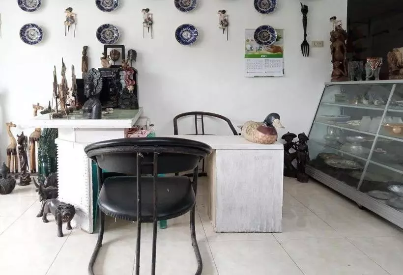 Hotelli Oyo 90229 Fidel Caestro Homestay