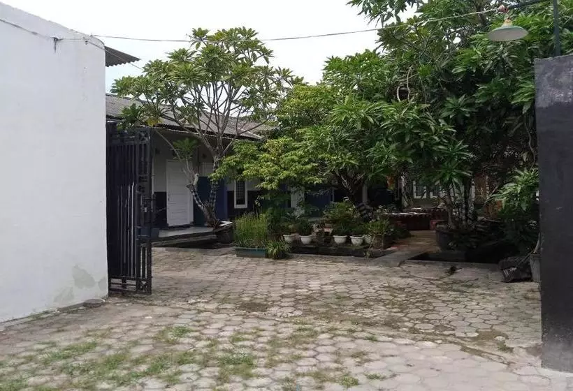 Hotelli Oyo 90229 Fidel Caestro Homestay