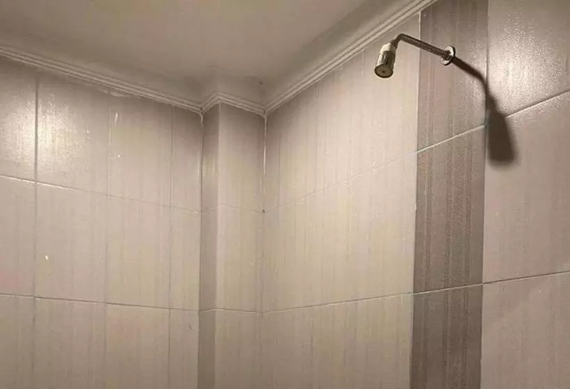 ホテル Reddoorz Plus Syariah @ Jalan Syiah Kuala Banda Aceh