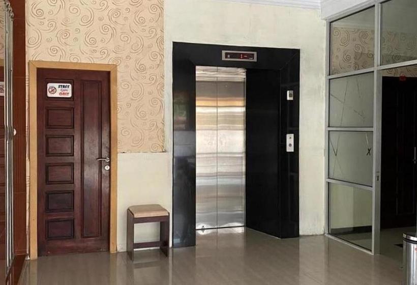 Hotel Reddoorz Plus Syariah @ Jalan Syiah Kuala Banda Aceh