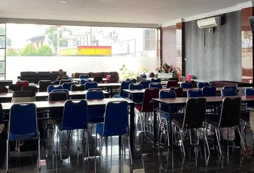 ホテル Reddoorz Plus Syariah @ Jalan Syiah Kuala Banda Aceh