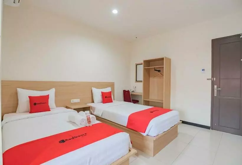 Hotelli Reddoorz Syariah Plus Near Tanjungpura University 2 Pontianak