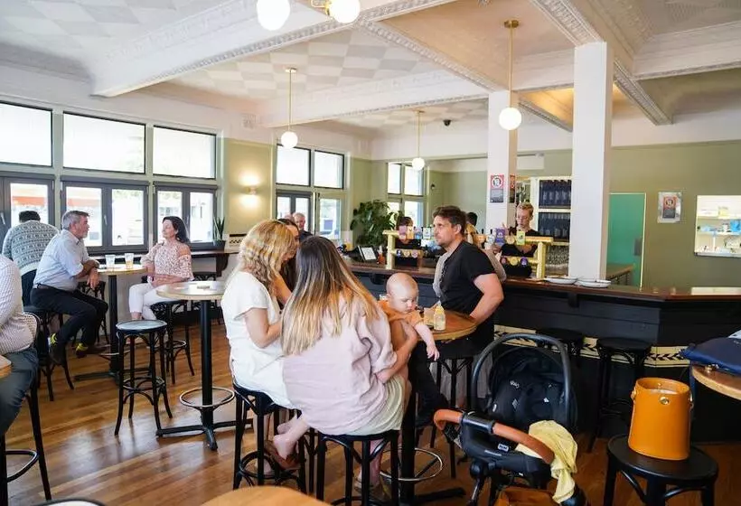 Hotelli The Young Street