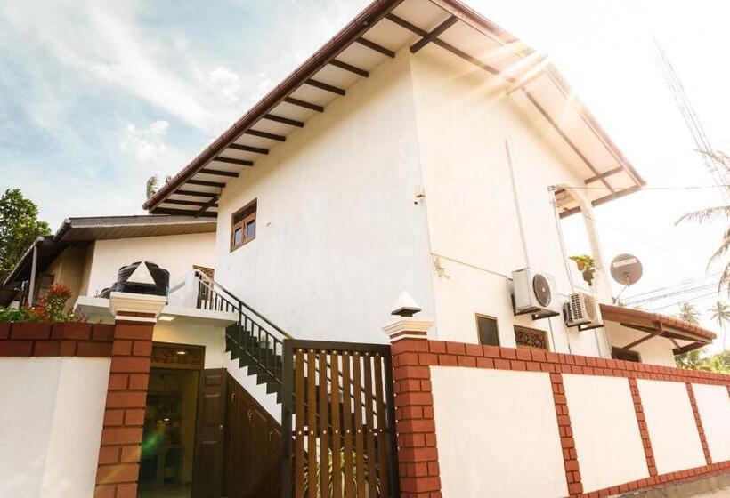 בית מלון כפרי Younger Villa