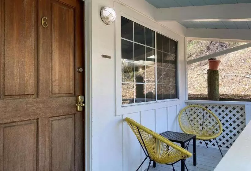 Retkeilymaja Smiley S Saloon &