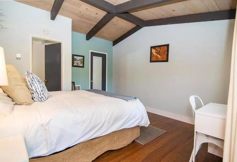 Retkeilymaja Smiley S Saloon &