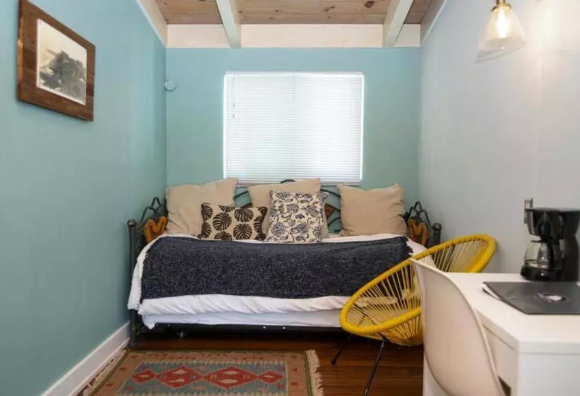 Retkeilymaja Smiley S Saloon &