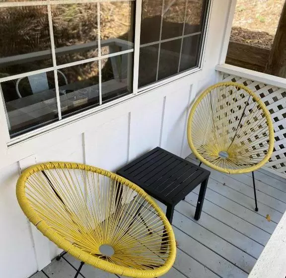 Retkeilymaja Smiley S Saloon &