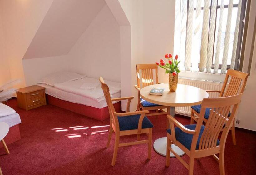 Majatalo Penzion A Restaurace U červinků