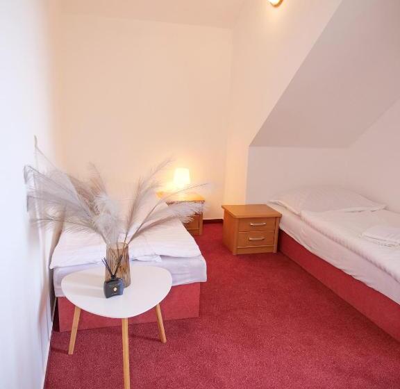 Majatalo Penzion A Restaurace U červinků