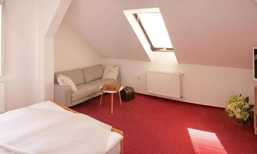 Majatalo Penzion A Restaurace U červinků