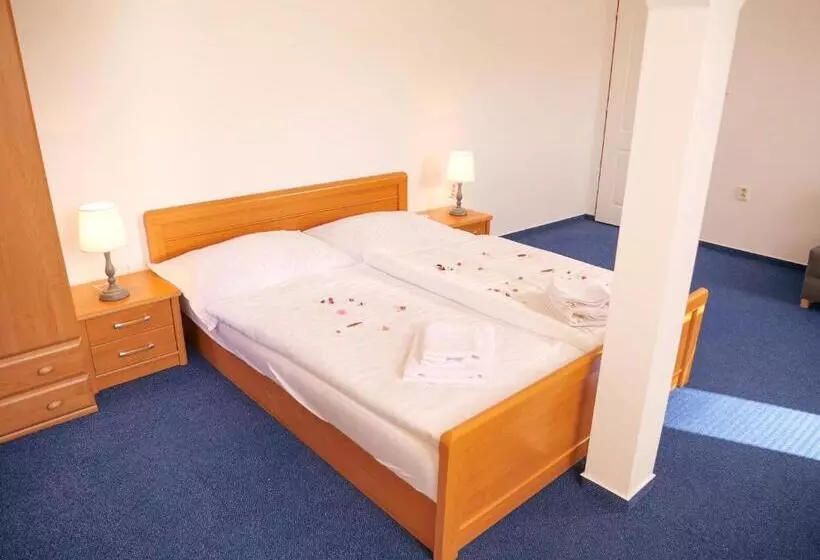 Majatalo Penzion A Restaurace U červinků