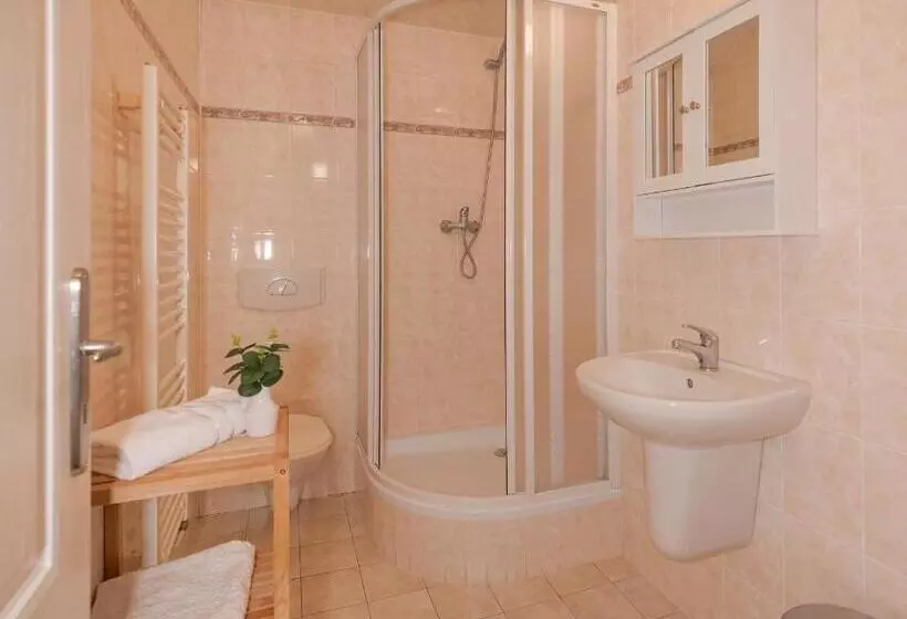 Majatalo Penzion A Restaurace U červinků