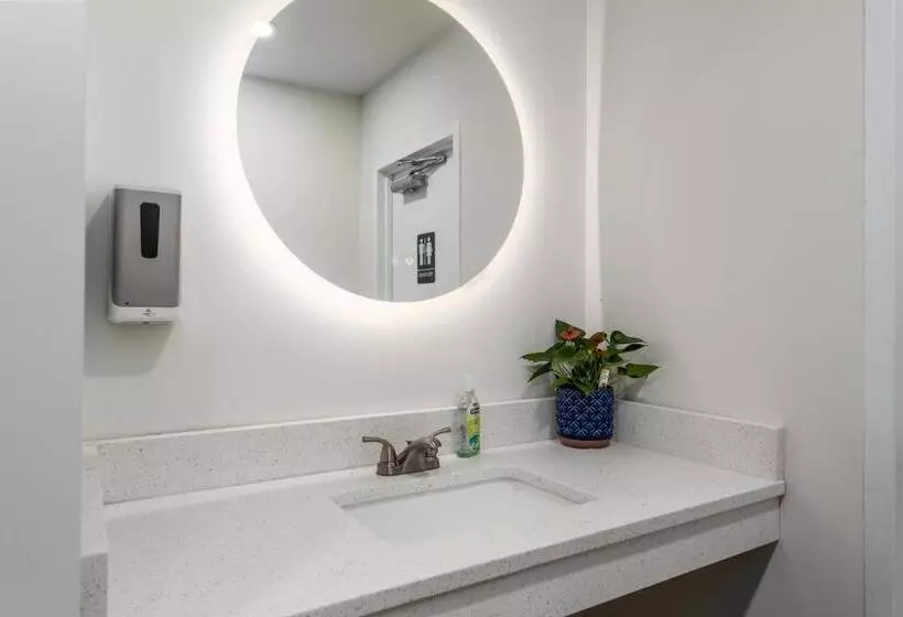 Hotelli Crewe Boutique Inn