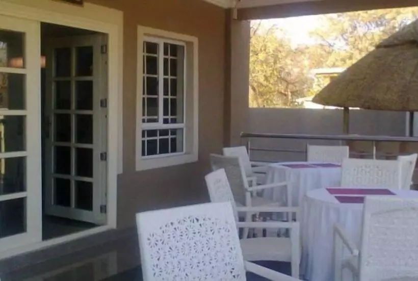 هتل South Court Inn