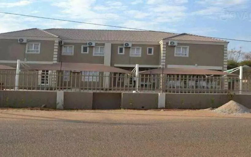 هتل South Court Inn