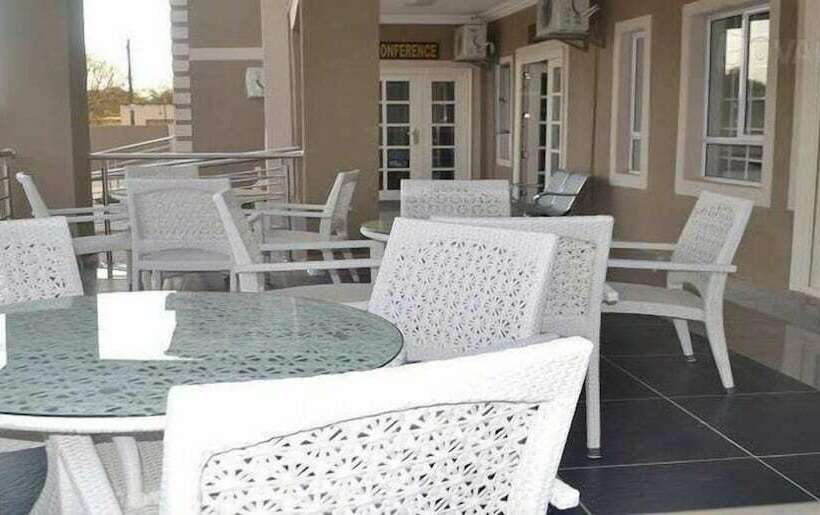 هتل South Court Inn