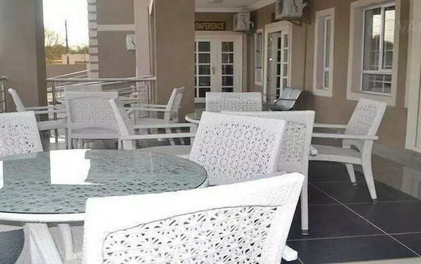 هتل South Court Inn