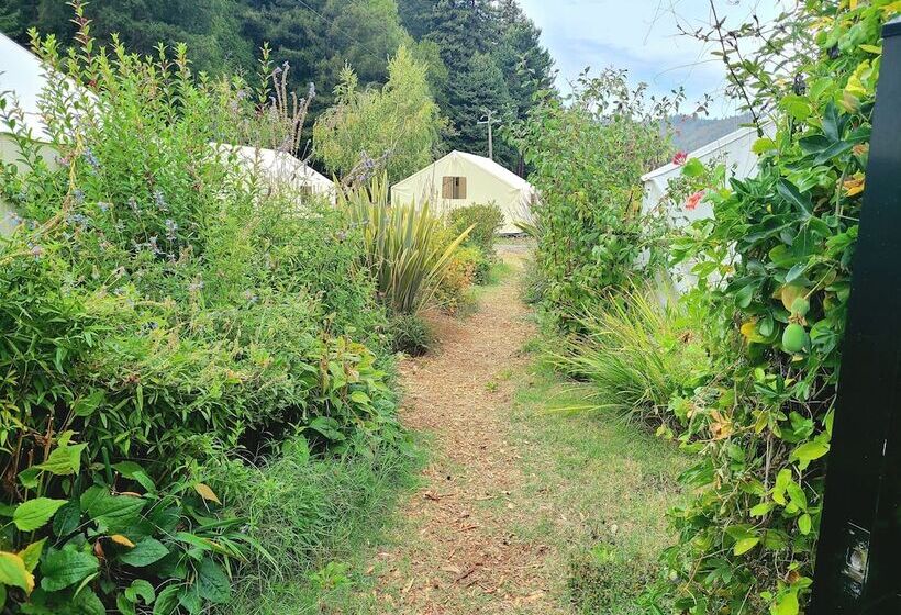 ホテル Surrey Resort