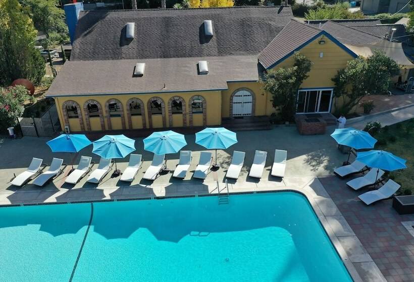 ホテル Surrey Resort