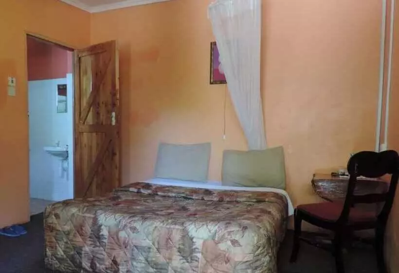 پانسیون Lions Court Lodge