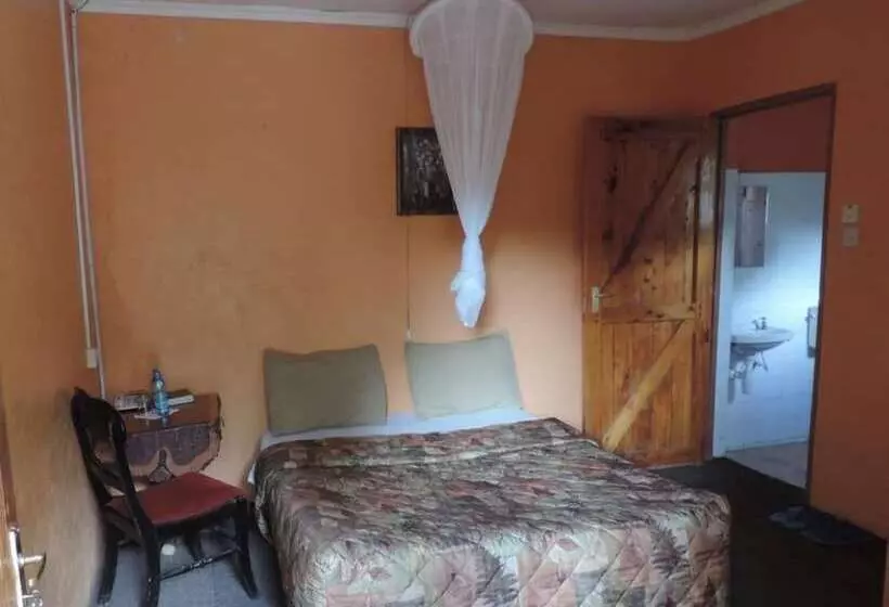 پانسیون Lions Court Lodge