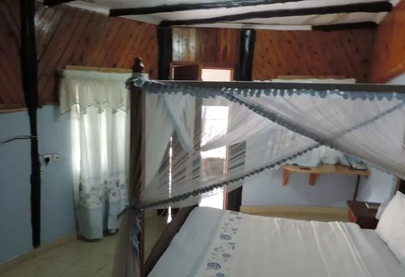 پانسیون Lions Court Lodge