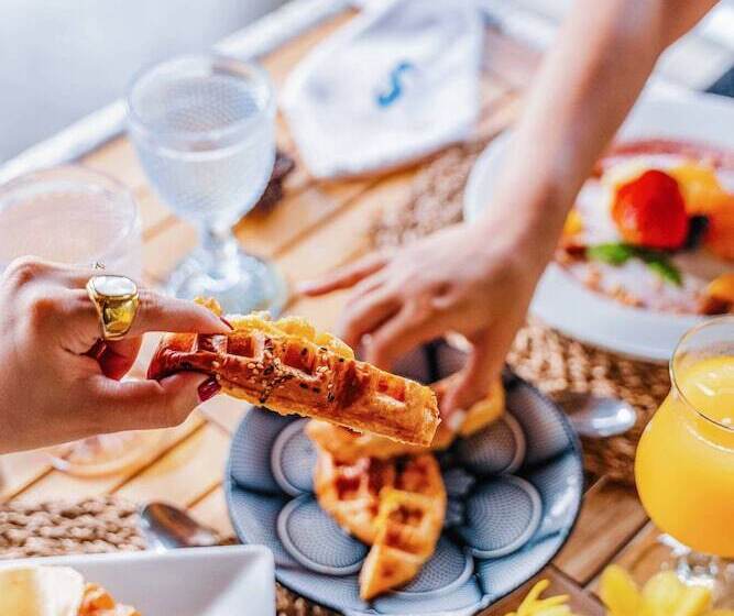 هتل Blue Roatan Resort