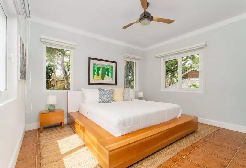 هتل Blue Roatan Resort