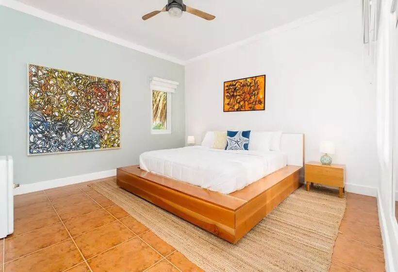 هتل Blue Roatan Resort