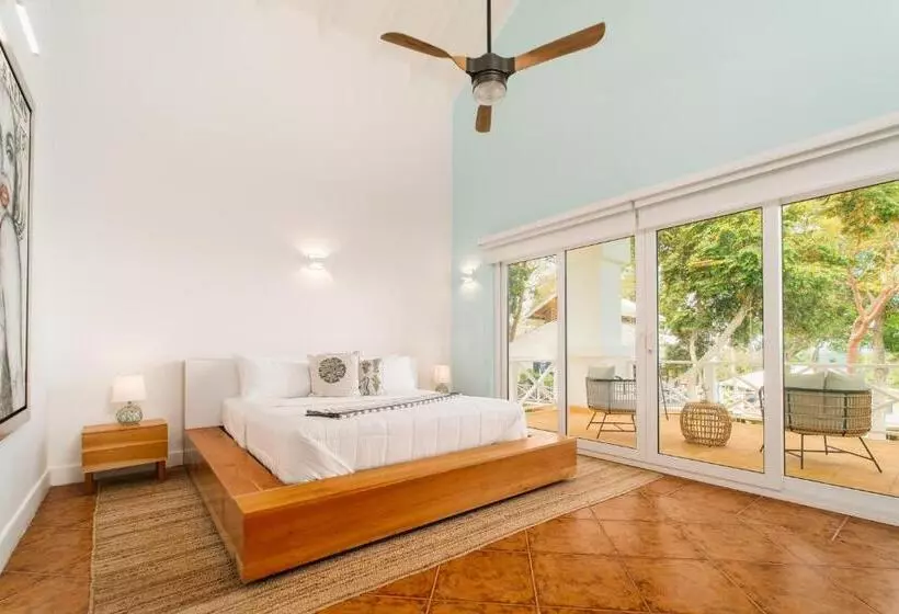 هتل Blue Roatan Resort