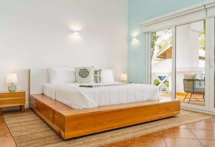 هتل Blue Roatan Resort