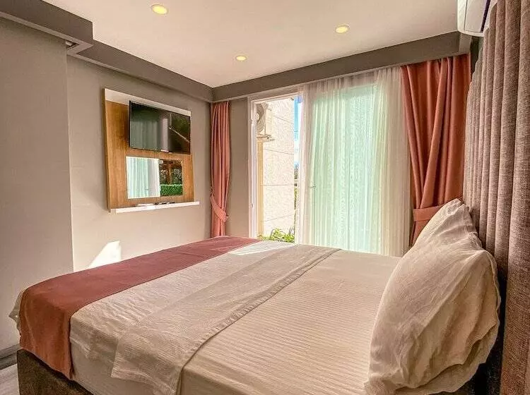 Hotelli L Opera Deluxe