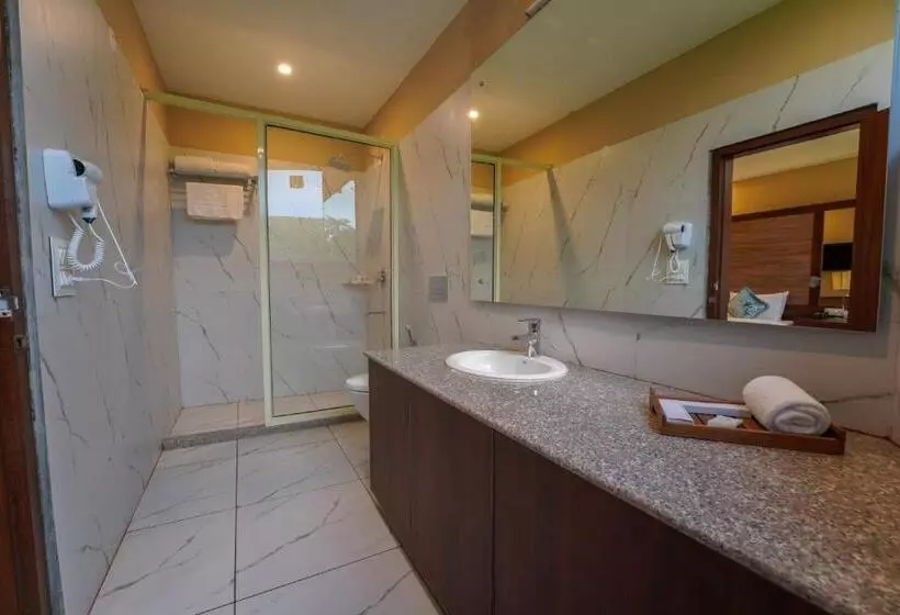 Hotelli Neugal Riverfront Resort