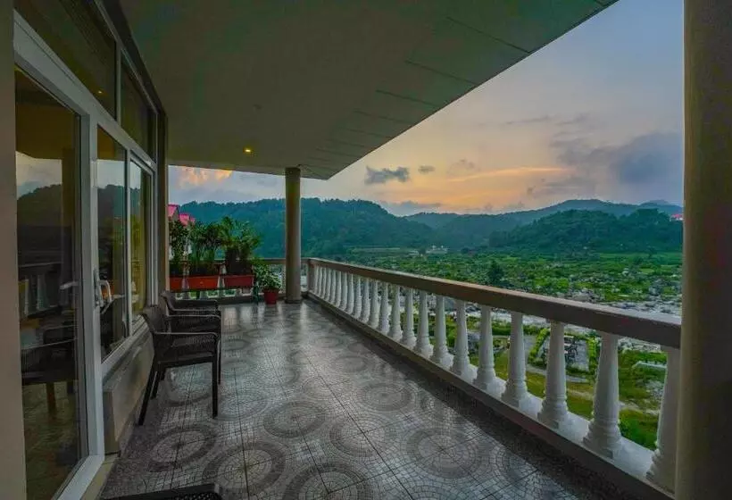 Hotelli Neugal Riverfront Resort