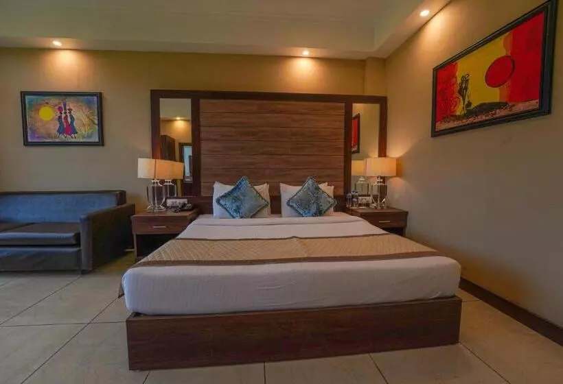 Hotelli Neugal Riverfront Resort