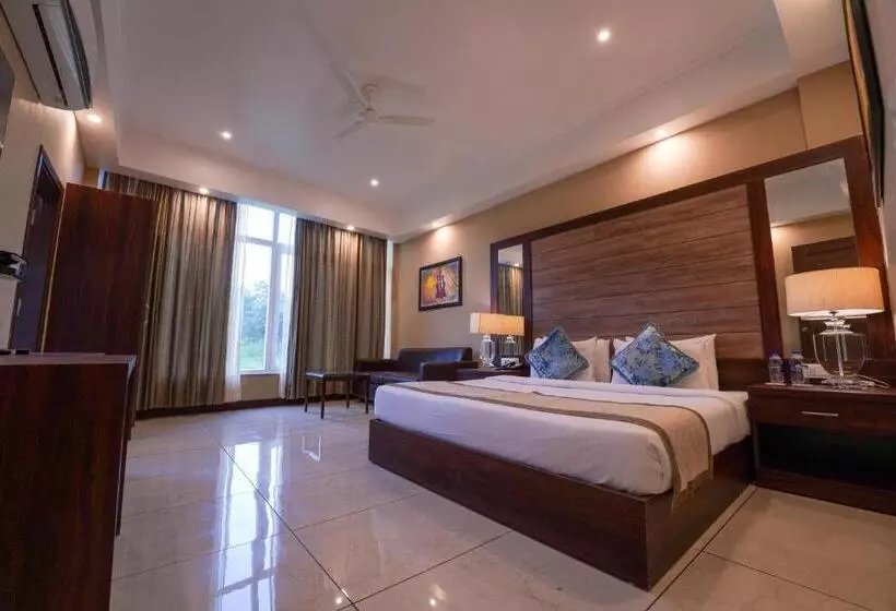 Hotelli Neugal Riverfront Resort