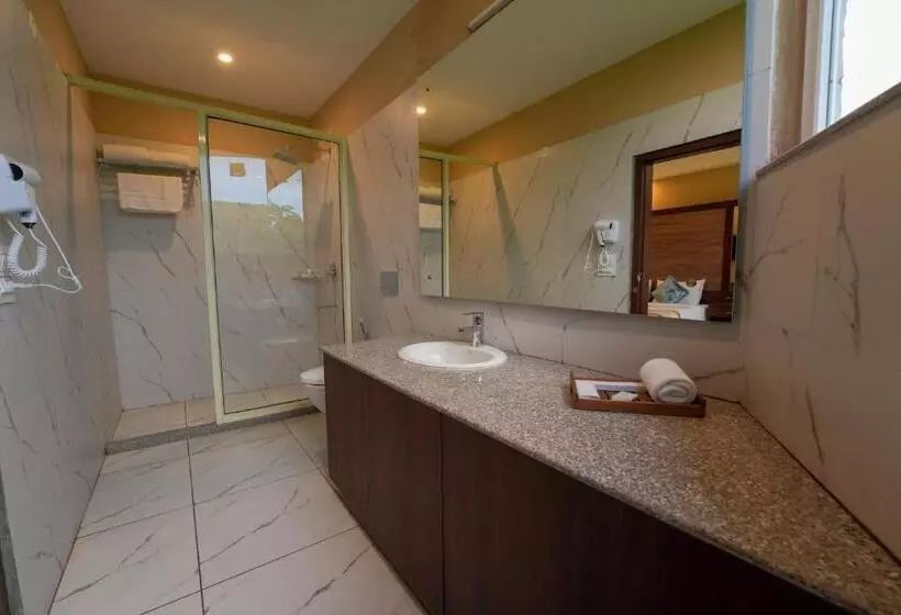 Hotelli Neugal Riverfront Resort