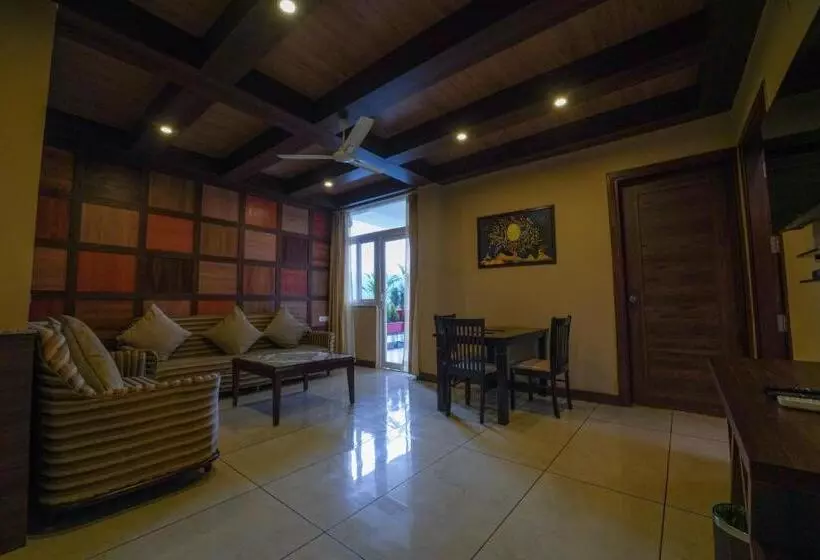 Hotelli Neugal Riverfront Resort