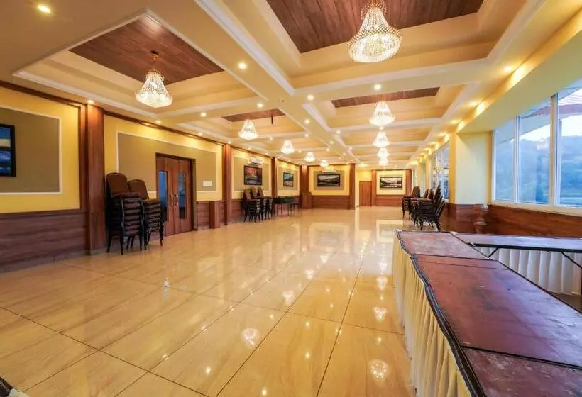 Hotelli Neugal Riverfront Resort