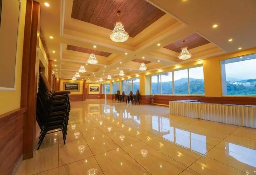 Hotelli Neugal Riverfront Resort