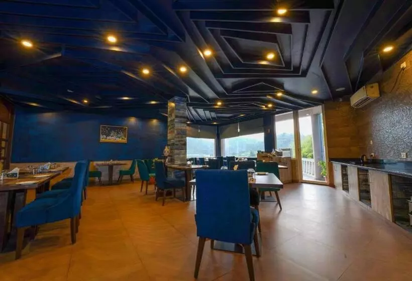 Hotelli Neugal Riverfront Resort