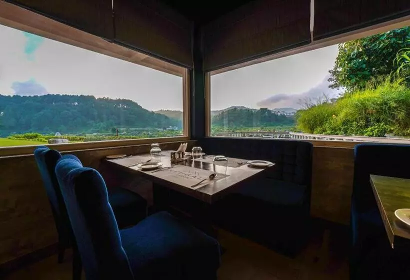 Hotelli Neugal Riverfront Resort