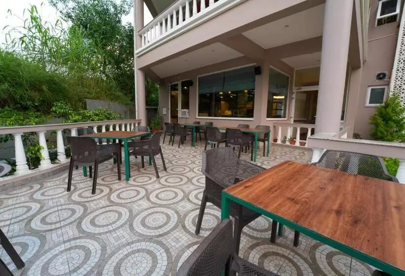 Hotelli Neugal Riverfront Resort
