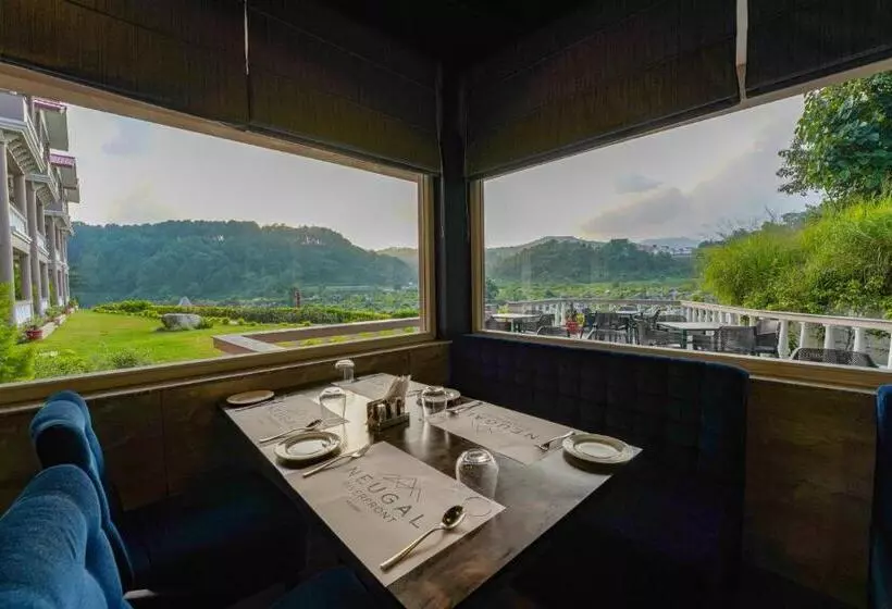 Hotelli Neugal Riverfront Resort