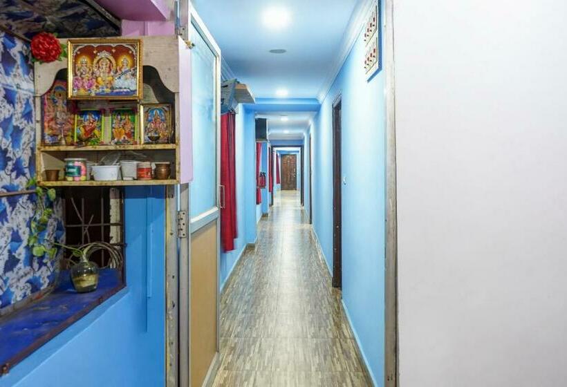 호텔 Oyo 82214 Gayatri Guest House